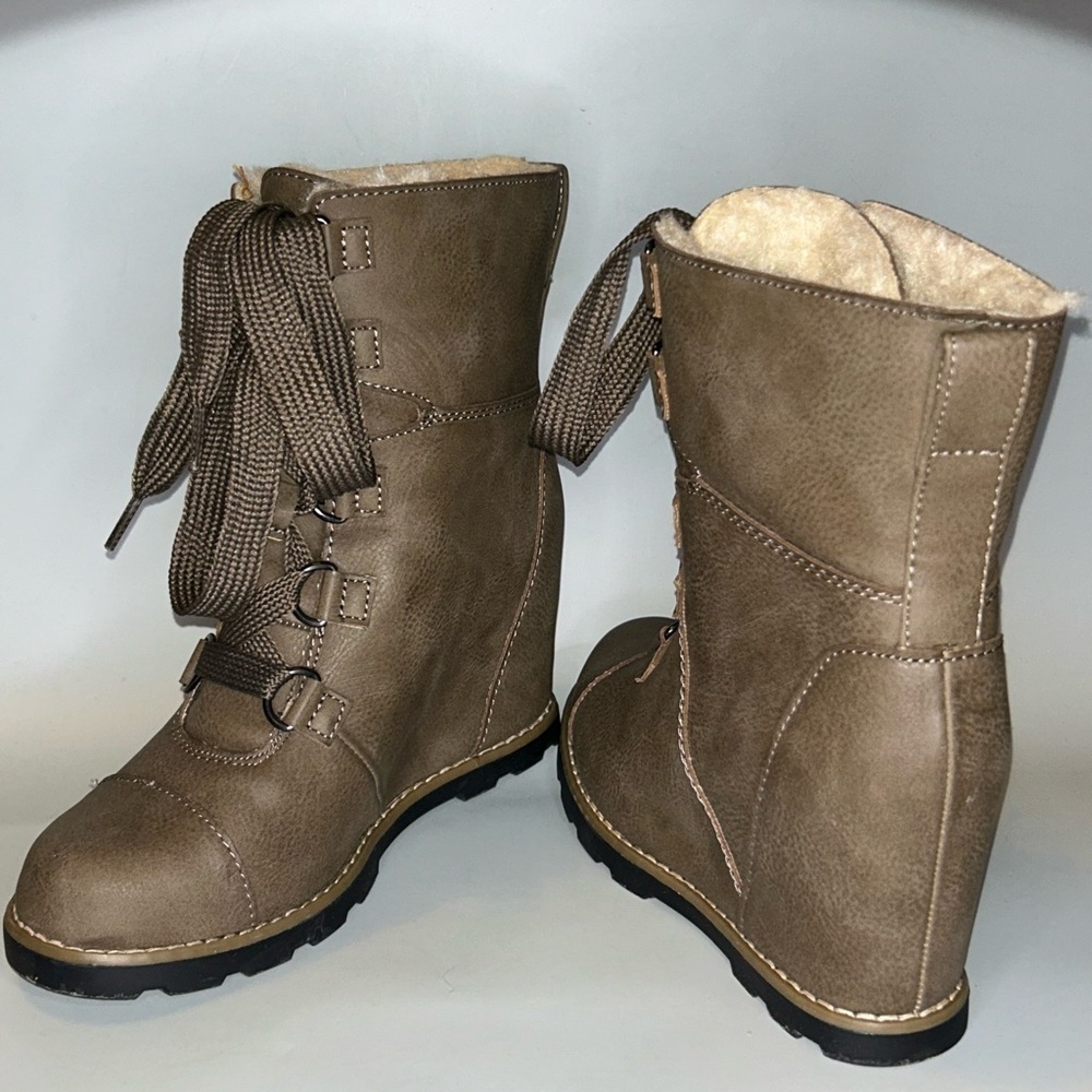 Euc universal thread wedge winter booties